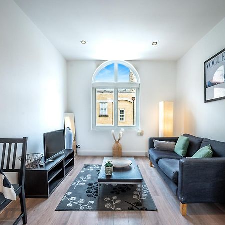 One-Bed Flat, Kensington, Bank Payment To The Host Within 24H From The Reservation Apartment ลอนดอน ภายนอก รูปภาพ